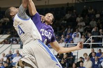 库里在切尔西比赛中高光表现，精彩发挥引发热议！